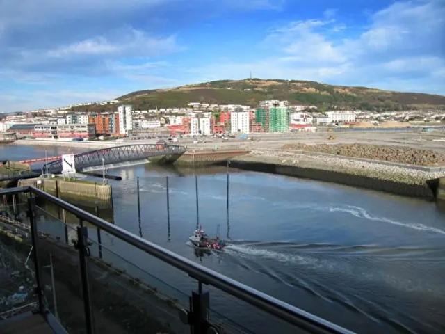 2 Bedroom Flat To Rent In Aurora, Trawler Road, Marina, Swansea SA1