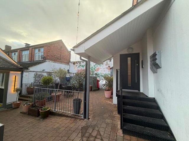 2 Bedroom Flat To Rent In Abington Street, Northampton, NN1