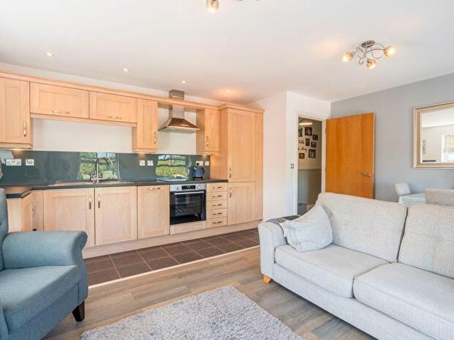 2 Bedroom Flat To Rent In Alder Meadow, Warwick, CV34
