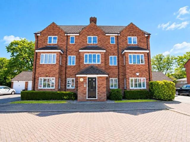 2 Bedroom Flat To Rent In Aldershaws, Shirley, Solihull, West Midlands, B90