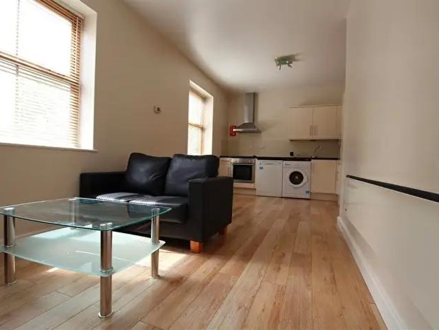 2 Bedroom Flat To Rent In Andover Street, Leicester, LE2