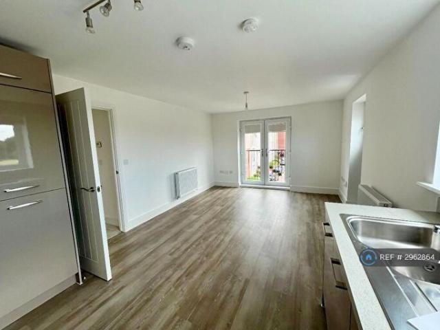 2 Bedroom Flat To Rent In Anton Close, Rugby, CV21