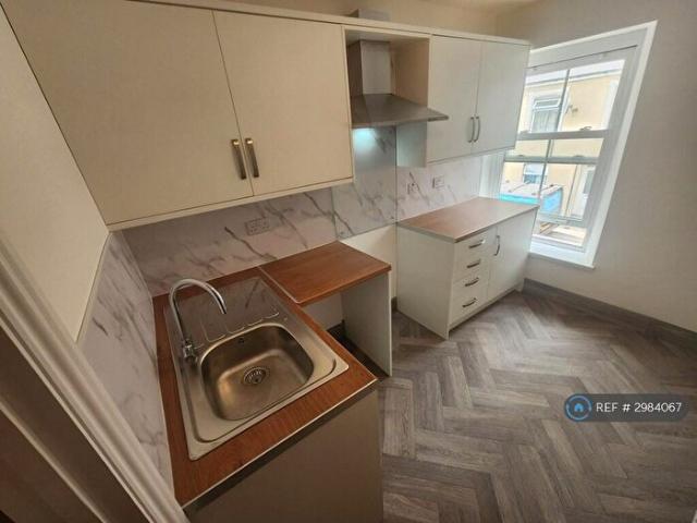 2 Bedroom Flat To Rent In Armoury Terrace, Ebbw Vale, NP23