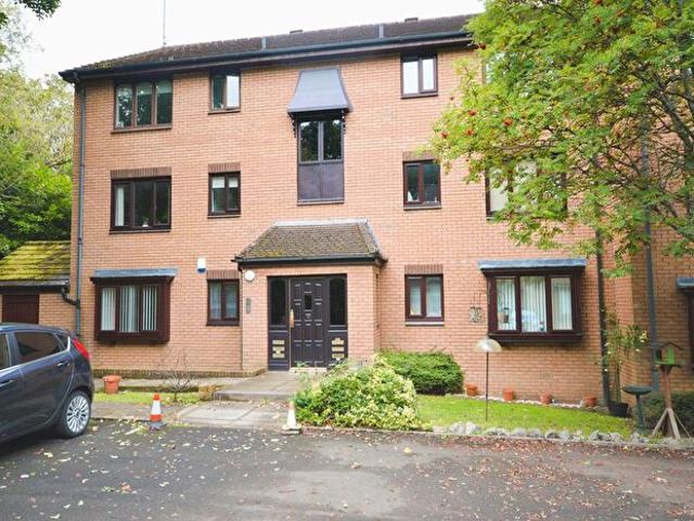 2 Bedroom Flat To Rent In Burnfield Gardens, Giffnock, G46