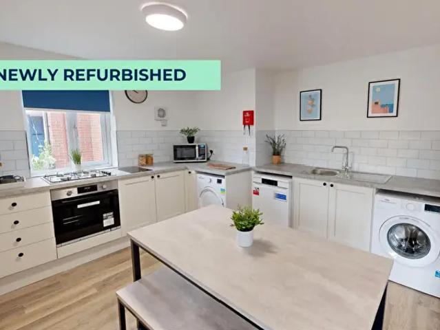 2 Bedroom Flat To Rent In B, Russell Street, NG7
