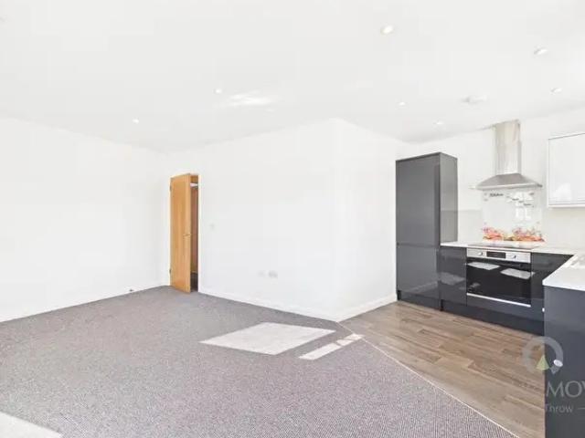2 Bedroom Flat To Rent In Barry Road, Northampton, NN1