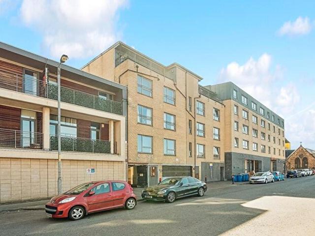 2 Bedroom Flat To Rent In Barrland Street, Glasgow, G41