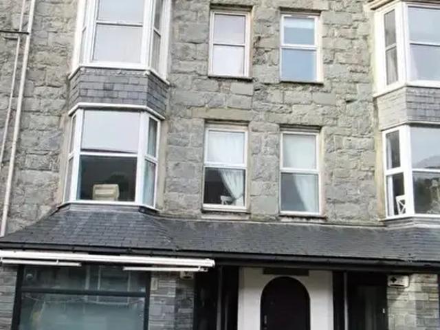 2 Bedroom Flat To Rent In Beach Road, Barmouth, LL42