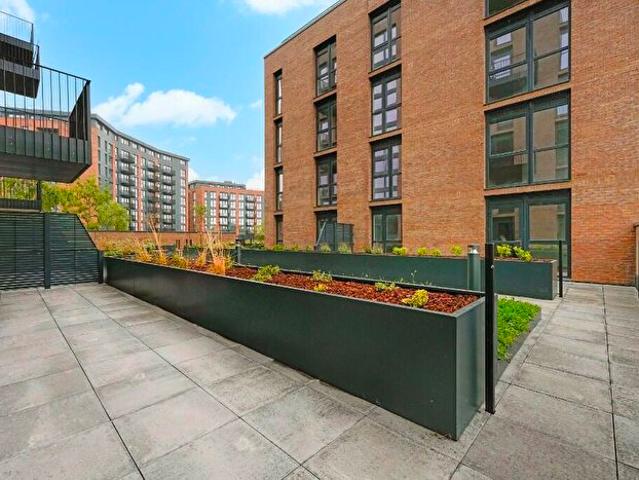 2 Bedroom Flat To Rent In Beacon Place, Milton Keynes, Buckinghamshire, MK2