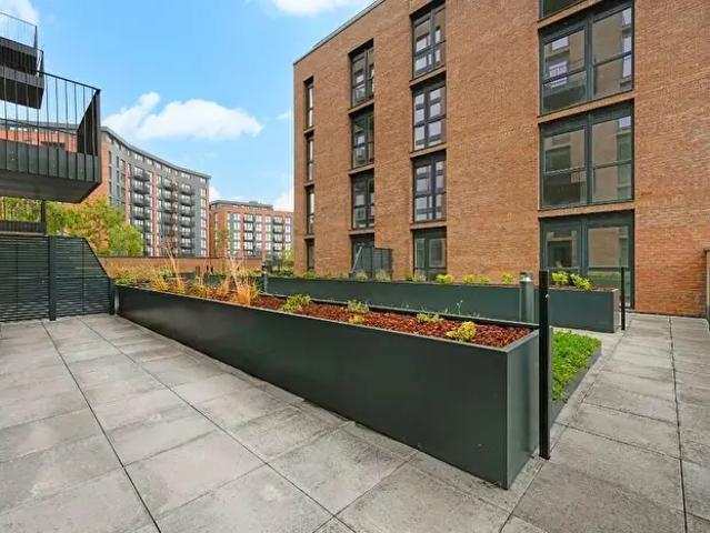 2 Bedroom Flat To Rent In Beacon Place, Milton Keynes, Buckinghamshire, MK2