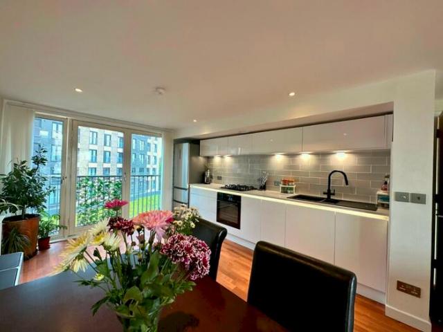 2 Bedroom Flat To Rent In Bell Street, Merchant City, Glasgow, G4
