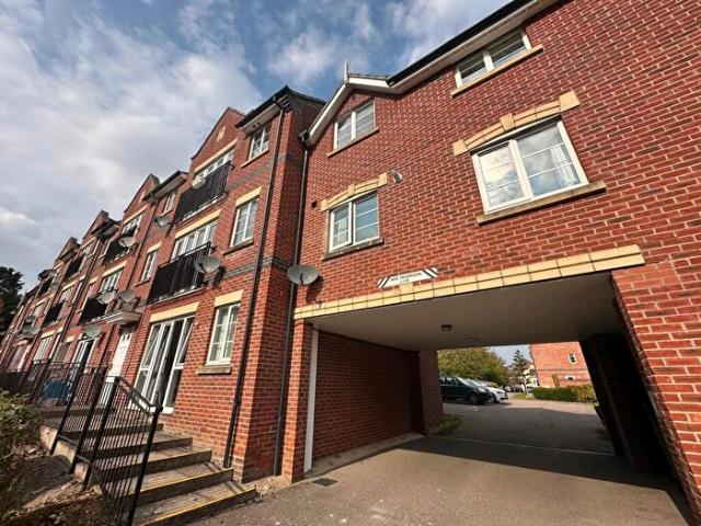 2 Bedroom Flat To Rent In Bluebell Rise, NN4