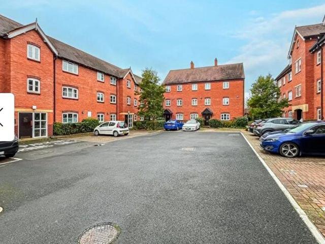 2 Bedroom Flat To Rent In Bowling Green Street, Warwick, CV34