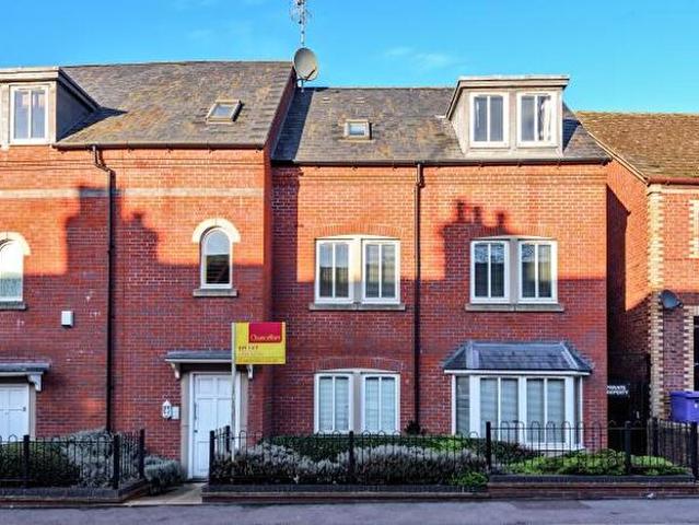 2 Bedroom Flat To Rent In Bridge Court, Causeway, Banbury, OX16