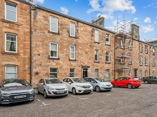 2 Bedroom Flat To Rent In Bruce Street, Stirling, Stirlingshire, FK8