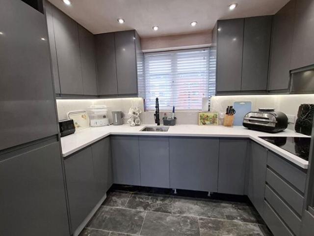 2 Bedroom Flat To Rent In Camona Drive, Swansea, SA1