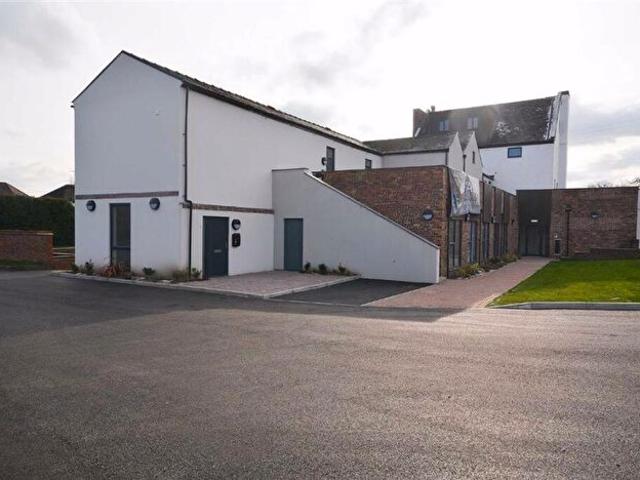 2 Bedroom Flat To Rent In Castle Apartments, Hatton, DE65