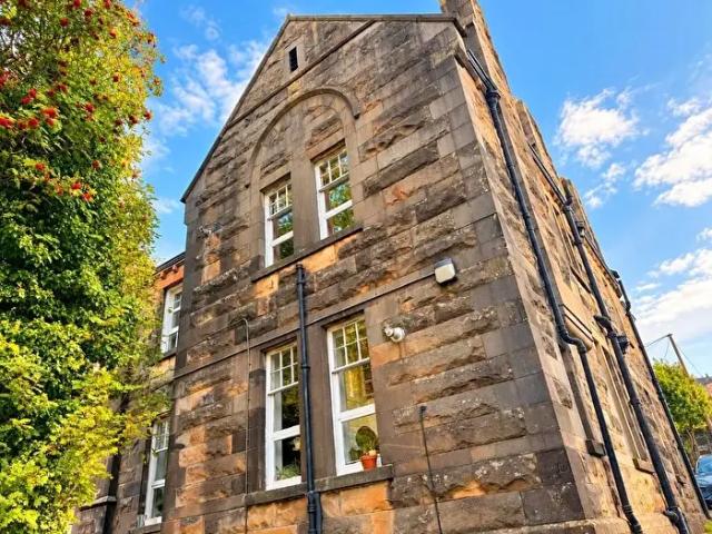 2 Bedroom Flat To Rent In Castle Court, Stirling Town, Stirling, FK8