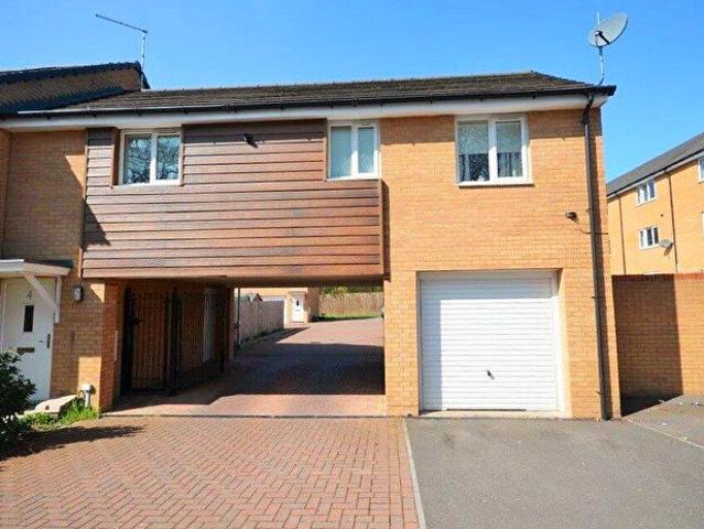 2 Bedroom Flat To Rent In Carltonwood Close, NN18