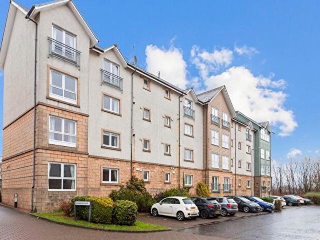 2 Bedroom Flat To Rent In Chandlers Court, Stirling Town, Stirling, FK8