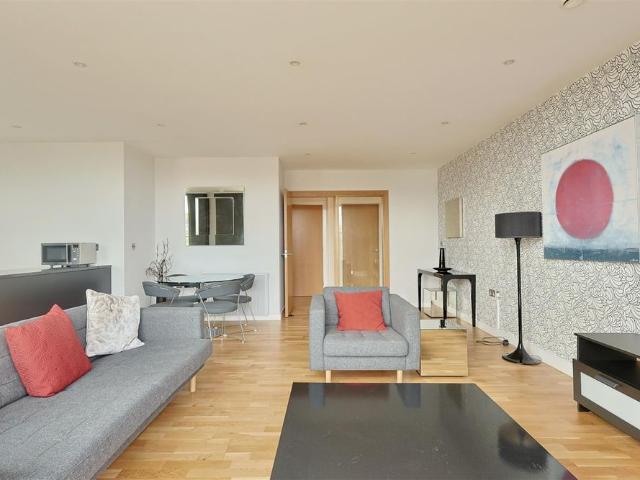 2 bedroom Flat to rent in Clavering Place, Newcastle Upon Tyne, NE1