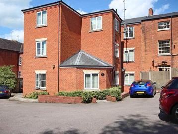 2 Bedroom Flat To Rent In Commainge Close, Warwick, CV34