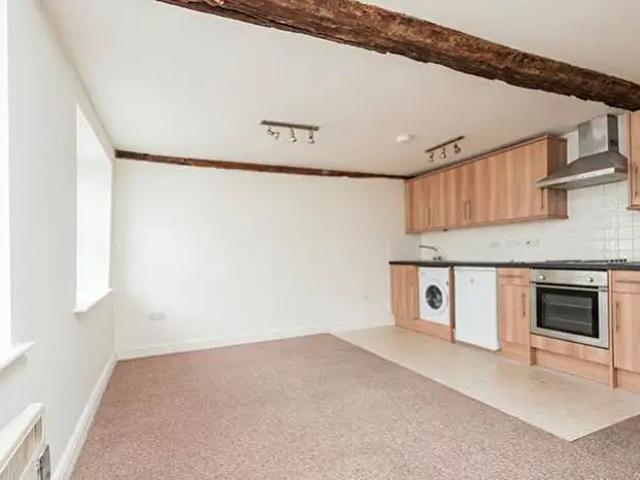2 Bedroom Flat To Rent In Corn Street, Witney, OX28