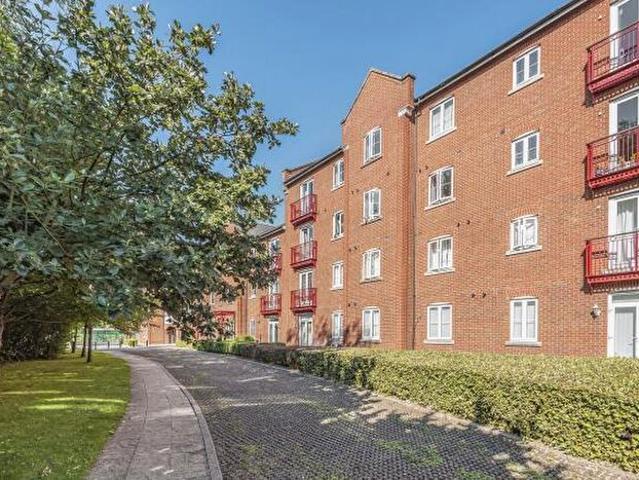 2 Bedroom Flat To Rent In Coxhill Way, Aylesbury, HP21