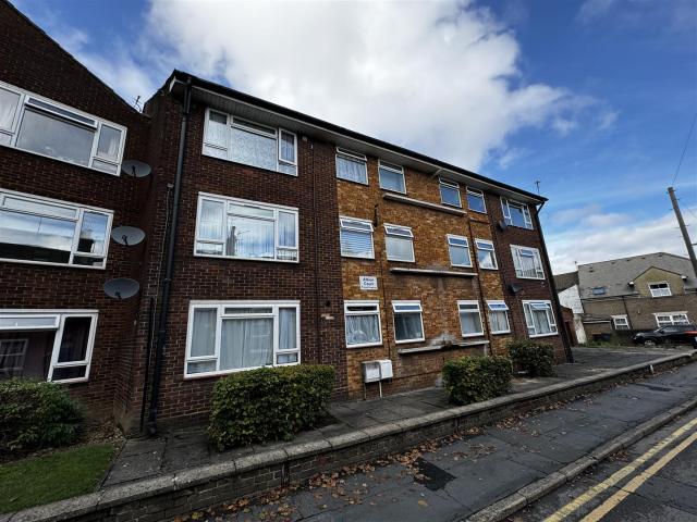 2 Bedroom Flat to rent in Dunstable