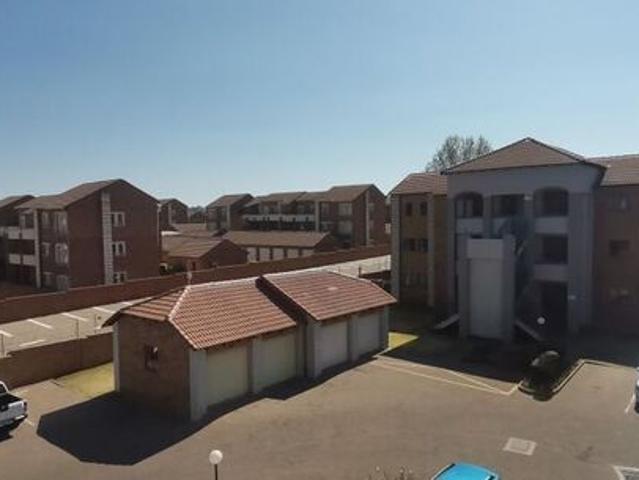 2 Bedroom flat to rent in Die Hoewes, Centurion