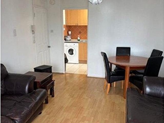 2 Bedroom Flat To Rent In Dobbies Loan Place, Glasgow, G4
