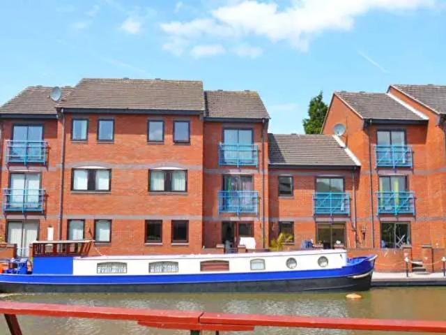 2 Bedroom Flat To Rent In Evans Croft, Fazeley, B78