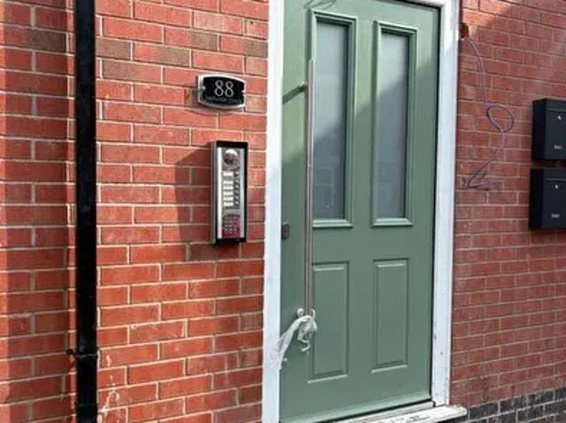 2 Bedroom Flat To Rent In Eastleigh Road, Leicester, LE3