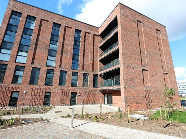 2 Bedroom Flat To Rent In Festival Court, Glasgow, G51