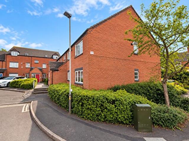 2 Bedroom Flat To Rent In Flat, Danvers Road, Leicester £ Pcm, LE3