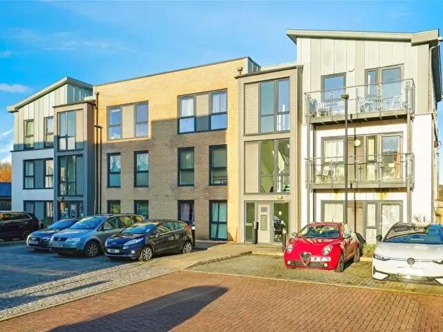 2 Bedroom Flat To Rent In Gardeners Close, Bicester, Oxfordshire, OX26