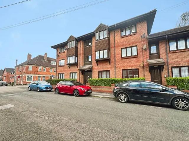 2 Bedroom Flat To Rent In Gladstone Street, Kettering, NN16