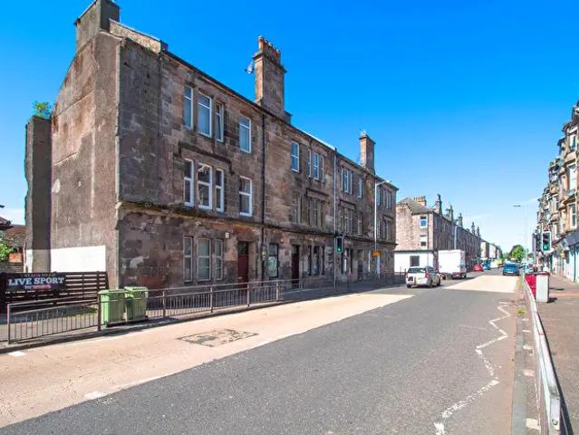 2 Bedroom Flat To Rent In Glasgow Road, Dumbarton, G82