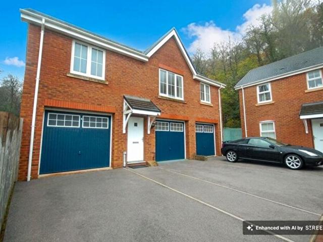 2 Bedroom Flat To Rent In Glynneath, Neath, SA11