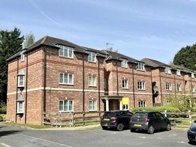2 Bedroom Flat To Rent In Hall Green, Birmingham, B28