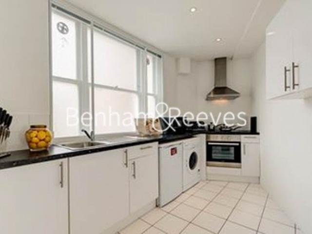 2 Bedroom flat to rent in Hill Street, Mayfair, W1J