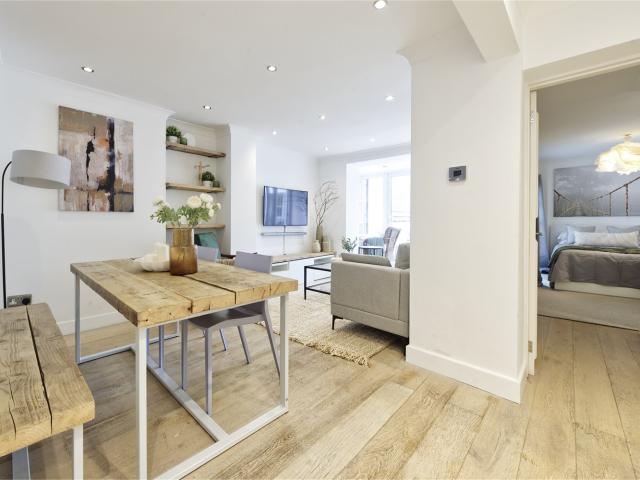 2 bedroom flat to rent in kensington