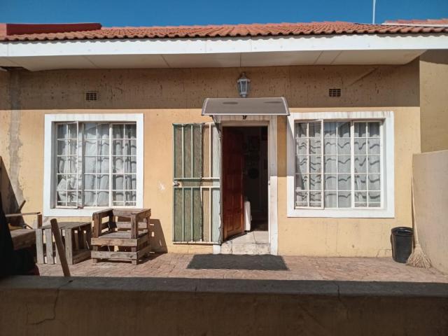 2 Bedroom Flat to Rent in Kookrus