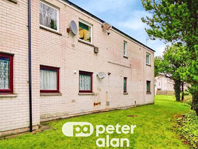 2 Bedroom Flat To Rent In Lake View Close, Porthcawl, CF36