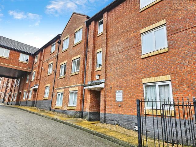 2 Bedroom Flat to Rent in Lahnstein Court, Kettering, NN16