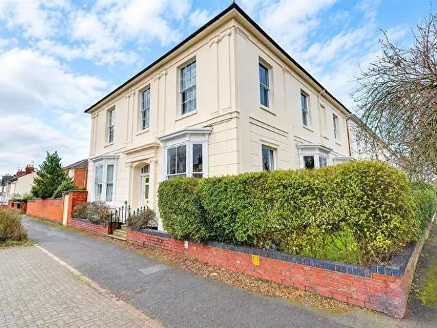 2 Bedroom Flat To Rent In Leam Terrace, Leamington Spa, CV31