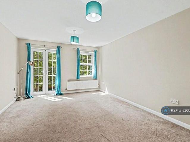 2 Bedroom Flat To Rent In Lion Court, Northampton, NN4