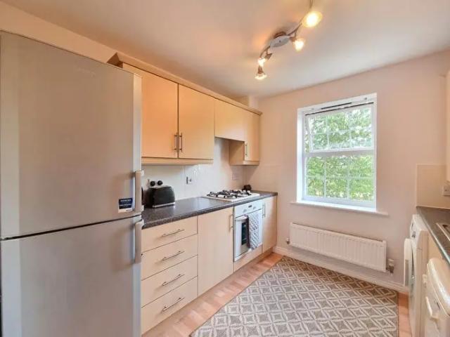 2 Bedroom Flat To Rent In Lock Keeper Close, Leicester, LE18