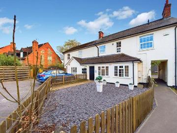 2 Bedroom Flat To Rent In Lower Icknield Way, Longwick, Princes Risborough, HP27