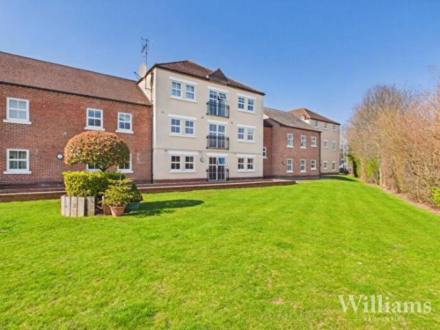 2 Bedroom Flat To Rent In Pine Street, Aylesbury, HP19